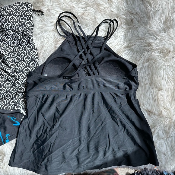 Bundle of 3 swim tops - Picture 5 of 11